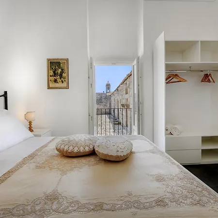 Ai Due Leoni 1863 * Ragusa